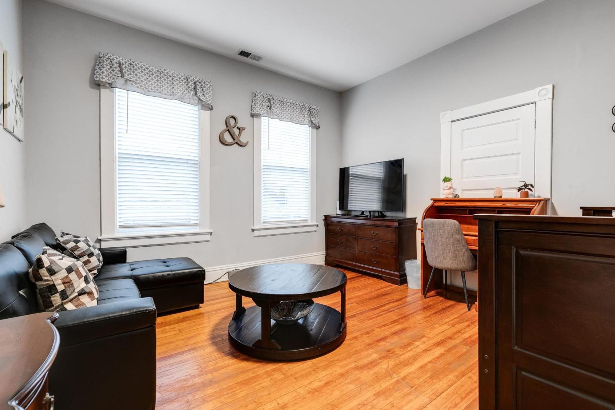 E2 Centrally Located In Carytown Fully Fenced Richmond Bagian luar foto