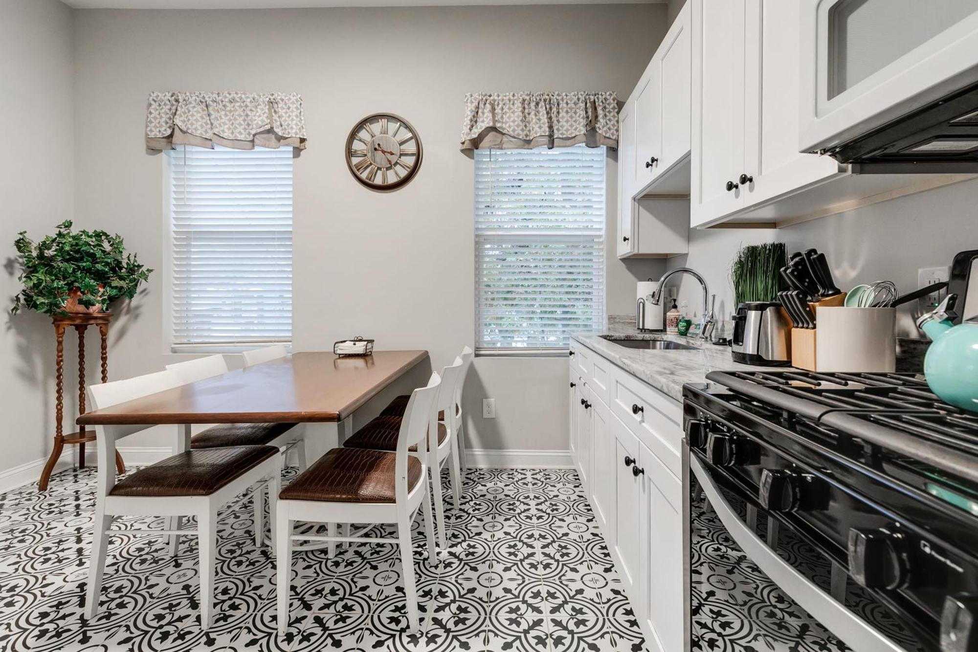 E2 Centrally Located In Carytown Fully Fenced Richmond Bagian luar foto